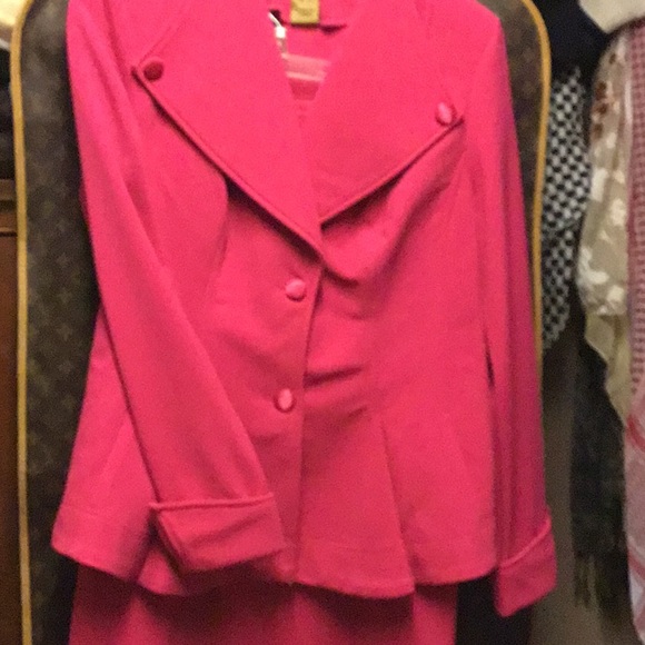 Fushua two piece suit - Picture 2 of 7